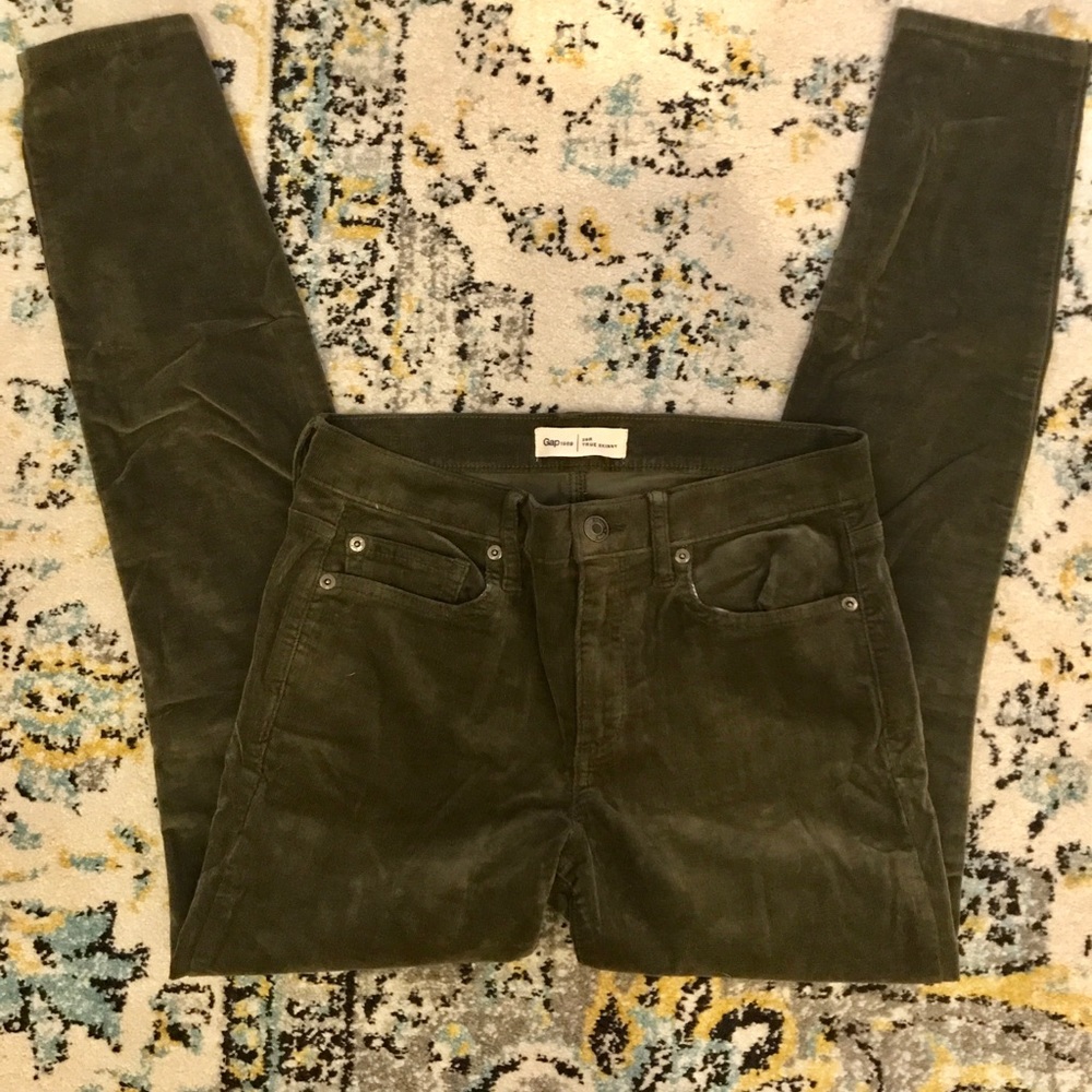Gap corduroy pants in size 28R